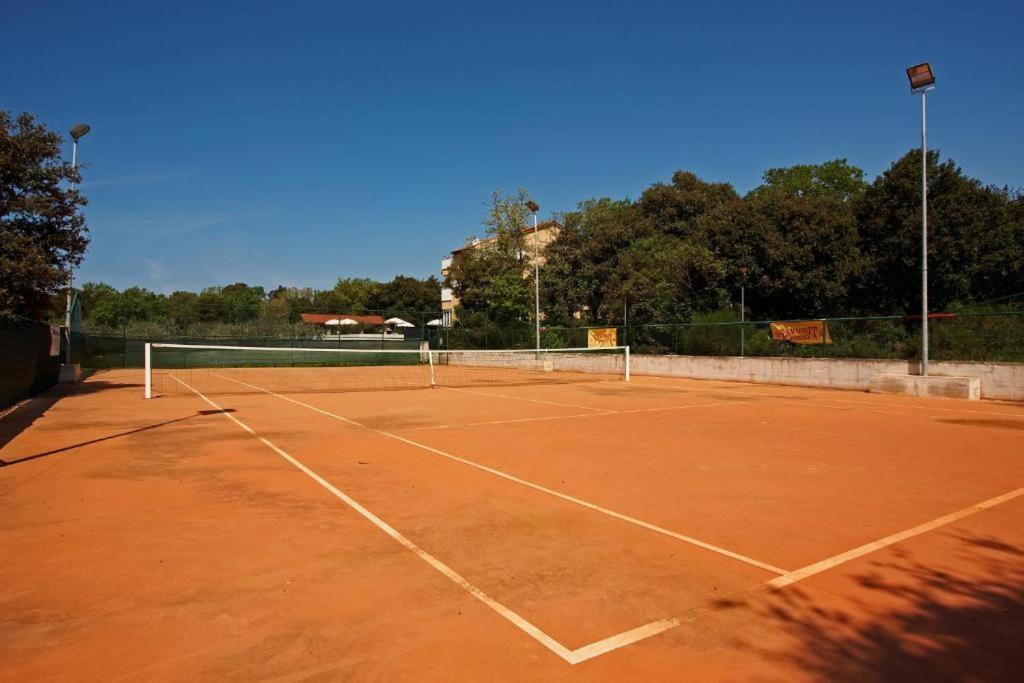 Guesthouse "Barboska" - Big Outdoor Swimming Pool & Private Tennis Court Vodnjan Dış mekan fotoğraf