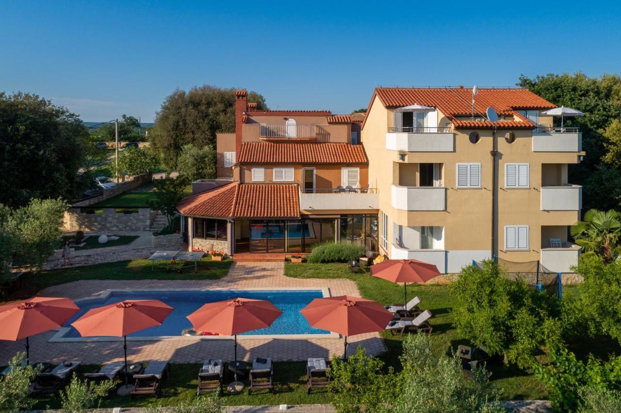 Guesthouse "Barboska" - Big Outdoor Swimming Pool & Private Tennis Court Vodnjan Dış mekan fotoğraf