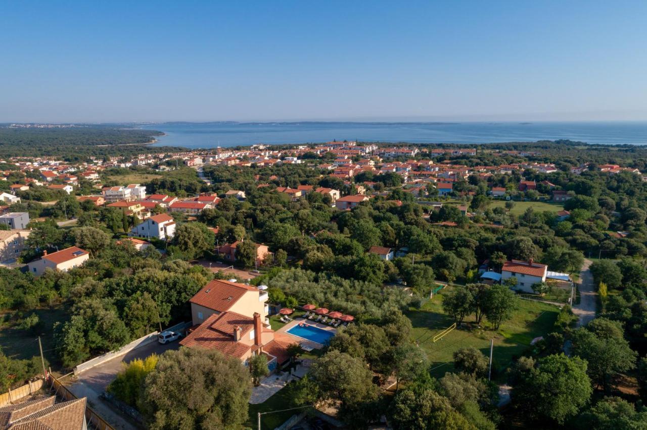 Guesthouse "Barboska" - Big Outdoor Swimming Pool & Private Tennis Court Vodnjan Dış mekan fotoğraf