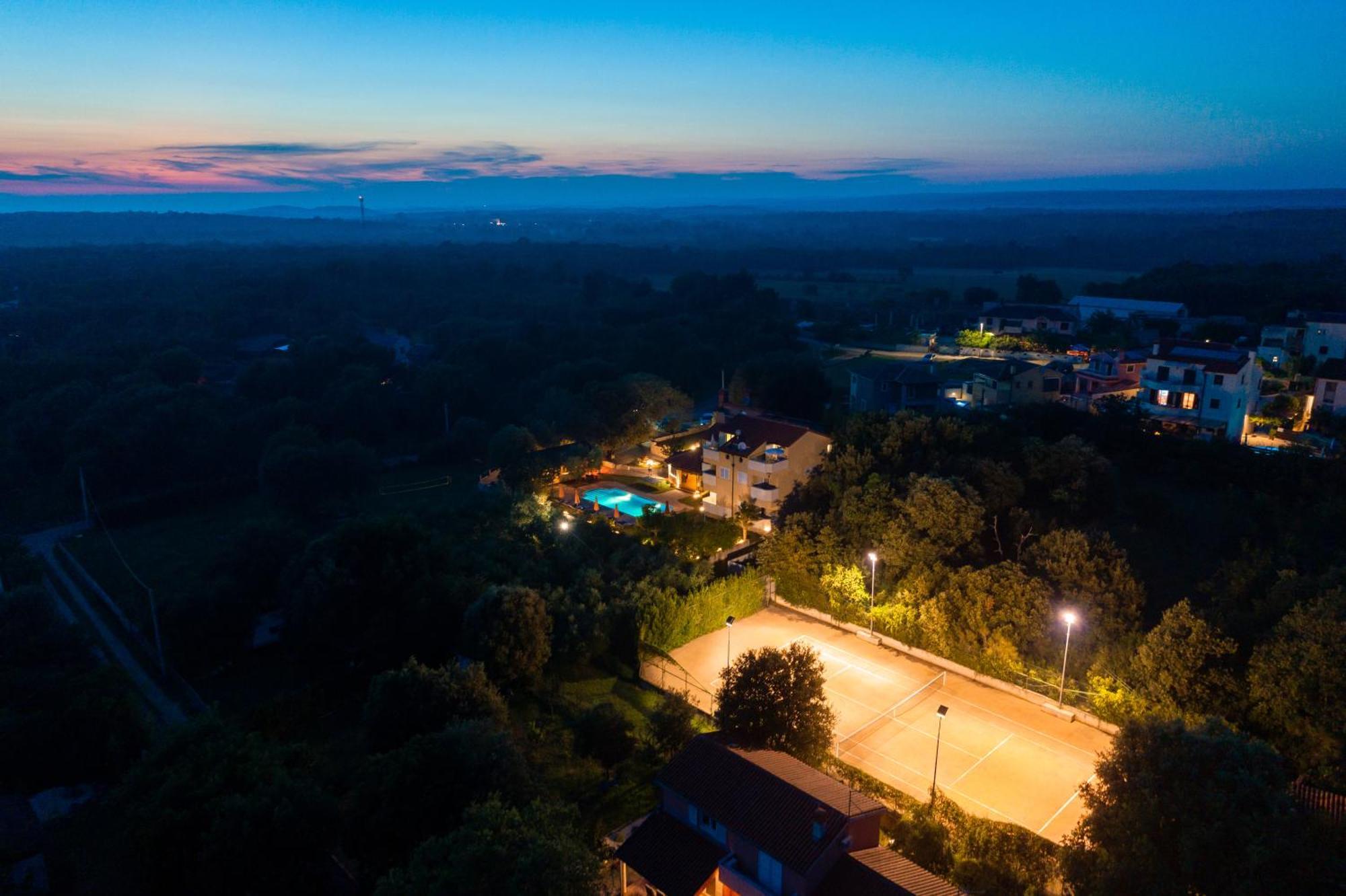 Guesthouse "Barboska" - Big Outdoor Swimming Pool & Private Tennis Court Vodnjan Dış mekan fotoğraf