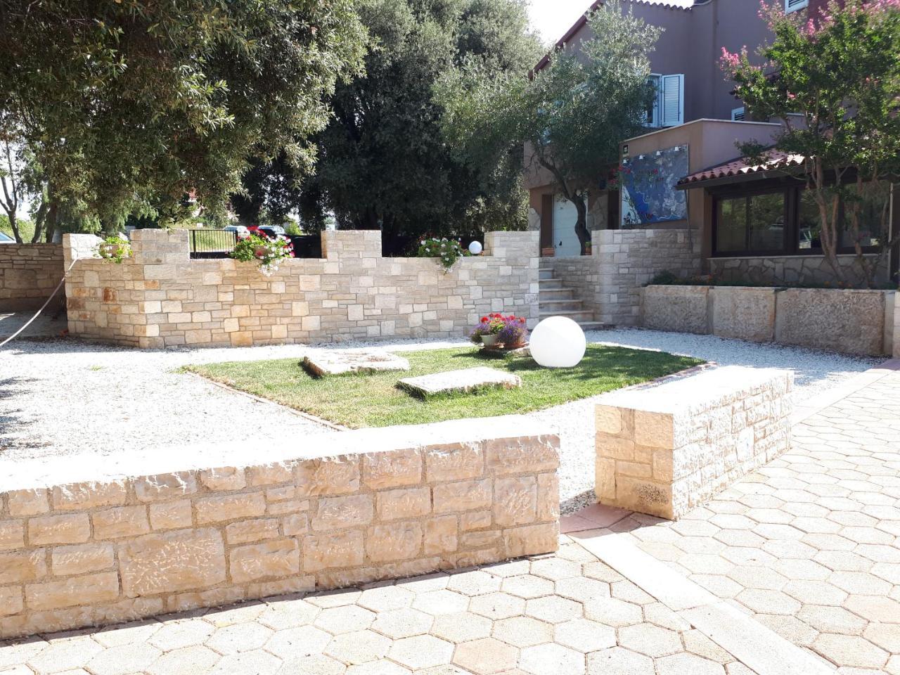 Guesthouse "Barboska" - Big Outdoor Swimming Pool & Private Tennis Court Vodnjan Dış mekan fotoğraf
